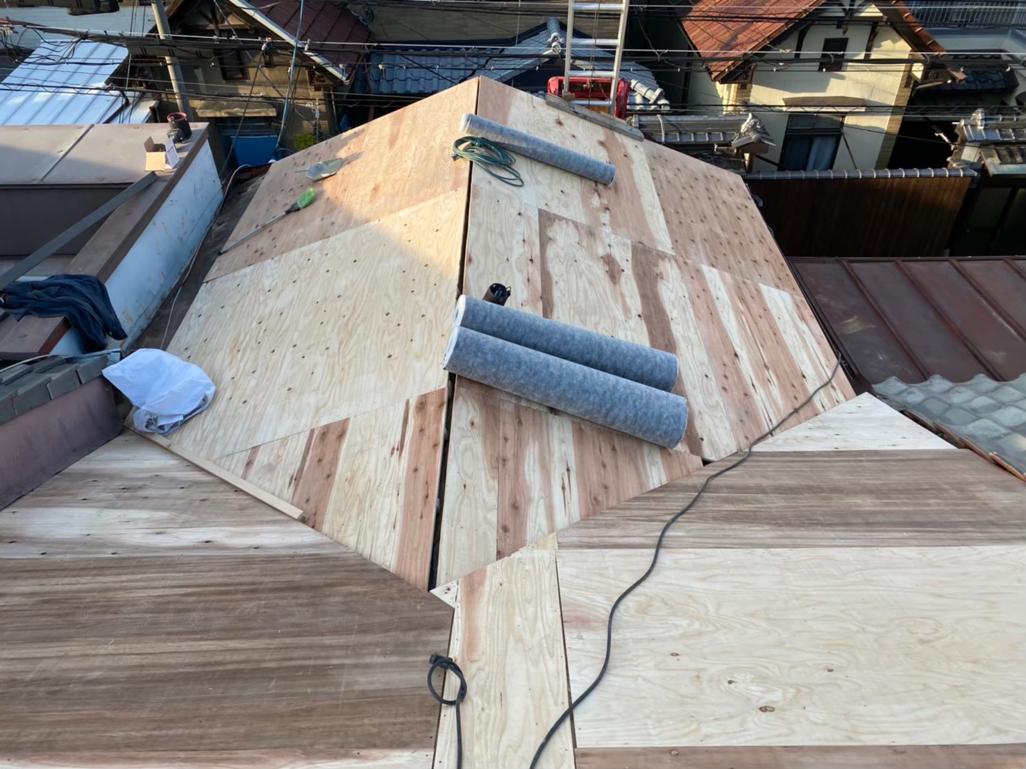 野地板は構造用合板で敷き詰め設置